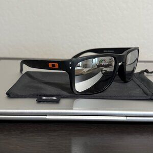 OO9102 Oakley Holbrook Silver Reflective Lenses